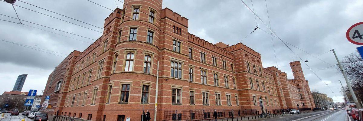 Wrocław: Mąż wyrzucił żonę przez okno. Grozi mu dożywocie