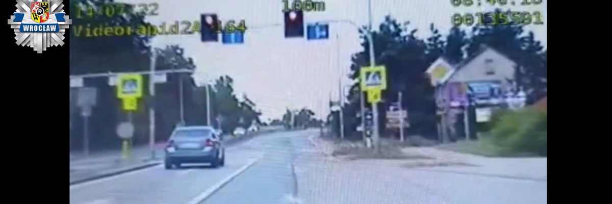 „Późne pomarańczowe” kosztowało kierowcę 1000 zł [WIDEO]