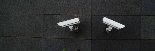 Złodziej na Złotnikach. Nagrała go kamera monitoringu