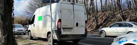 Atak na kuriera. Sprawcy ukradli samochód i 60 paczek