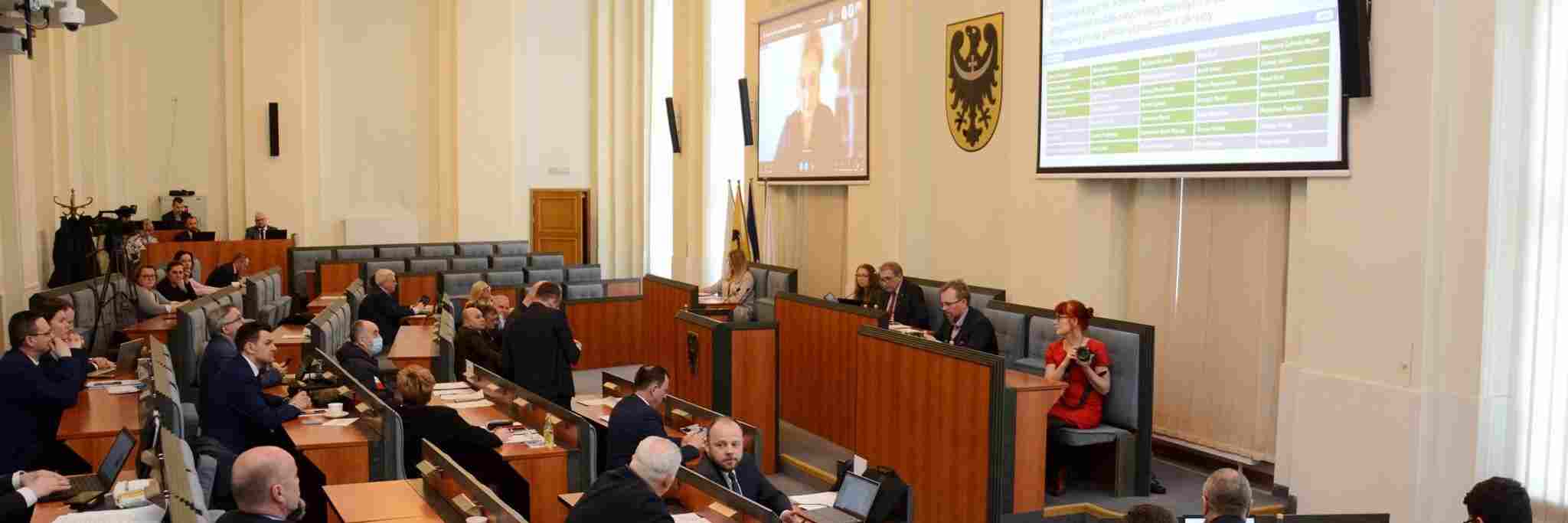 Sejmik apeluje do Komisji Europejskiej o pieniądze na pomoc uchodźcom