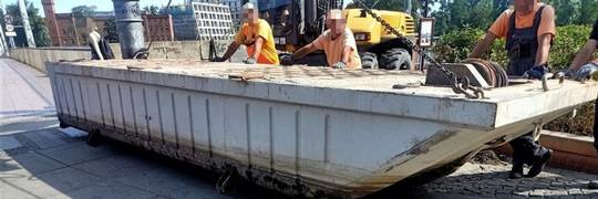 Wrocław: Potężny stalowy element spadł na most Uniwersytecki [ZDJĘCIA]