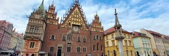 Miasto wyłączy iluminację Ratusza i Stadionu. Dlaczego?