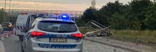 Pijani kierowcy szaleli w weekend. Jedna z kierujących ścięła przystanek we Wrocławiu [ZDJĘCIA]
