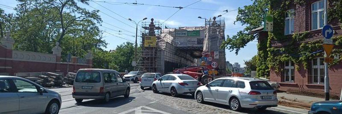 Rusza remont torów na skrzyżowaniu Wajdy i Mickiewicza. Na Biskupin tylko autobusem [OBJAZDY]