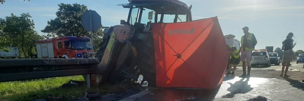 Tragedia pod Wrocławiem. Nie żyje 56-letni traktorzysta [ZDJĘCIA]