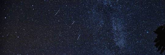 Noc Perseidów 2022. Dziś na niebie można będzie zobaczyć „spadające gwiazdy” [12.08.2022]