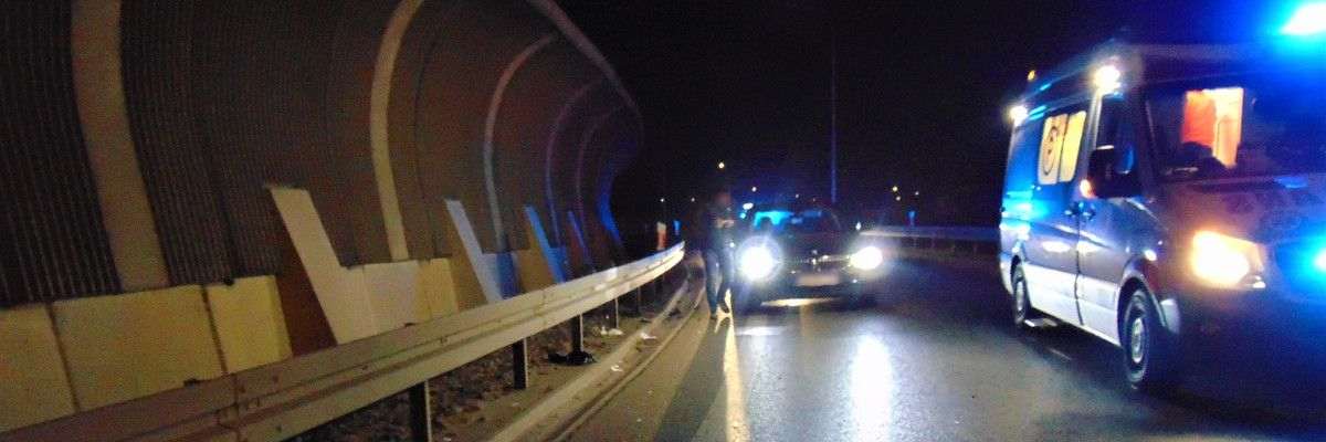 Wypadek na AOW. Pieszy nagle wbiegł na autostradę