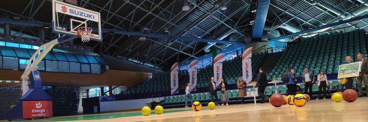 Hala Orbita po remoncie. Sportowcy skorzystają z nowego parkietu [ZDJĘCIA]