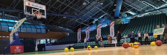 Hala Orbita po remoncie. Sportowcy skorzystają z nowego parkietu [ZDJĘCIA]