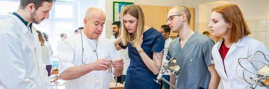 Studenci z Ukrainy dokończą naukę we Wrocławiu. Będzie 49 dodatkowych miejsc na medycynie