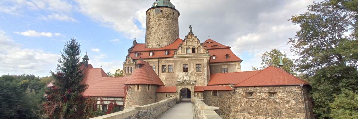 Tajemniczy Dolny Śląsk w bibliotece na Rynku. Autorka reportaży opowie o historii naszych ziem