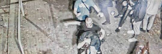 Brutalne pobicie 18-latka na wrocławskim bulwarze. Policja szuka napastnika [ZDJĘCIA]
