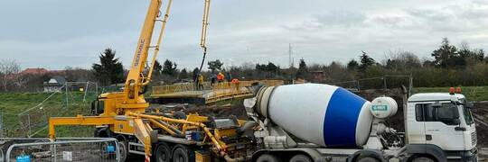 Kładka łącząca oba Muchobory. Robotnicy już leją beton [ZDJĘCIA]