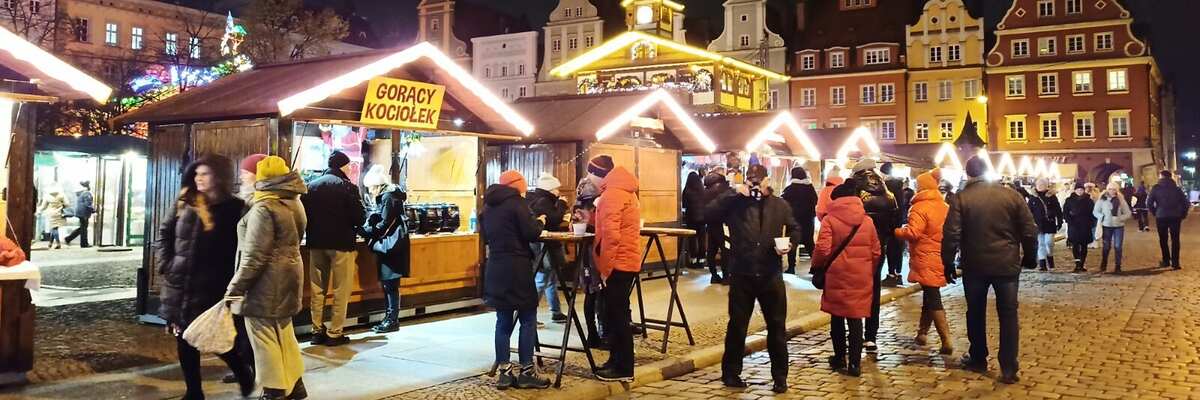 Byliśmy na Jarmarku Bożonarodzeniowym we Wrocławiu. Wieczorem jest tu magicznie [ZDJĘCIA, PRZYKŁADOWE CENY]