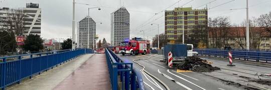 Wrocław: Duża akcja straży pożarnej przy moście Szczytnickim. Ewakuowano 37 osób