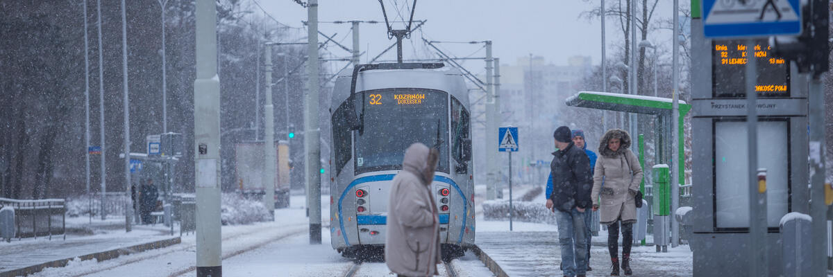 W czasie intensywnych opadów śniegu tramwaje będę jeździć rzadziej? Oto plan MPK na „śnieżny armagedon”