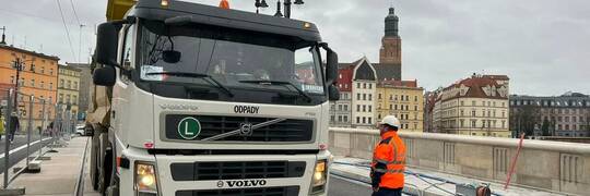 Wrocław: Mosty Pomorskie przeszły próby obciążeniowe. Kiedy otwarcie dla kierowców? [ZDJĘCIA]