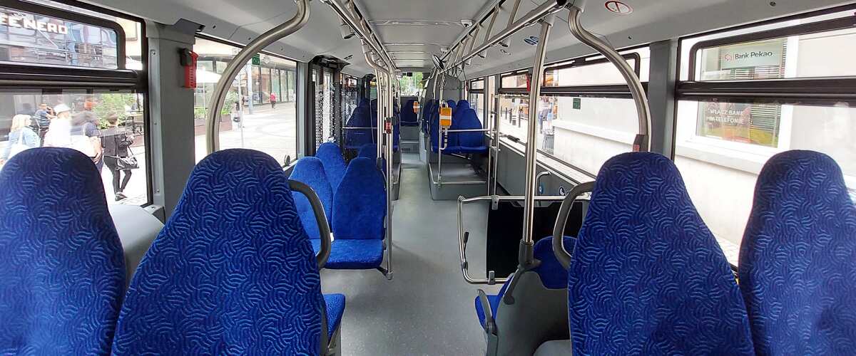 Wrocław: Utrudnienia na Legnickiej. Na wyremontowanym przystanku pękła płyta