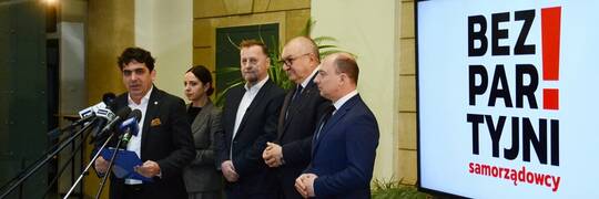 „Nie staramy się nikogo przykrywać czapką”. Bezpartyjni Samorządowcy odpowiadają na sondaż z nową „trzecią siłą”