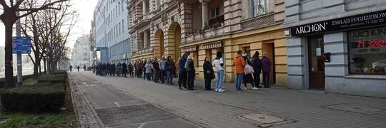 Tłusty czwartek we Wrocławiu. Pod tymi kultowymi cukierniami ustawiają się kolejki [ZDJĘCIA]