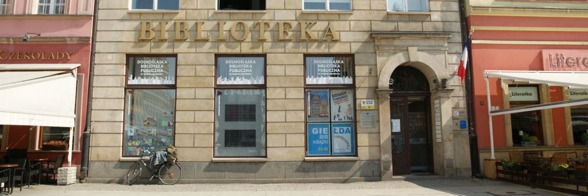 Dolnośląska Biblioteka Publiczna. Tu znajdziesz Tokarczuk po koreańsku i Krajewskiego po niemiecku