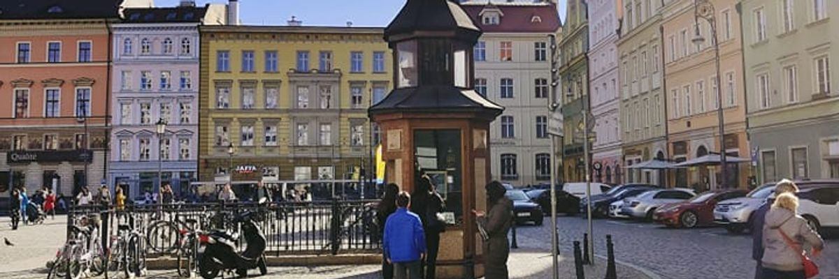 Sztuka w budce telefonicznej - a obecnie Galerii numer 22