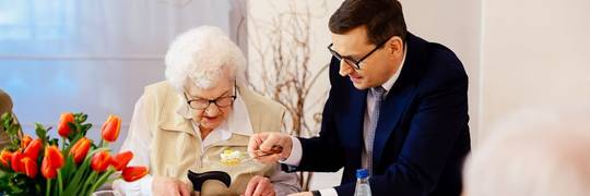 Mateusz Morawiecki we Wrocławiu. Premier wziął udział w świątecznym spotkaniu [ZDJĘCIA, WIDEO]
