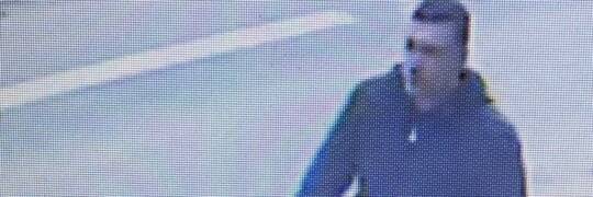 Wrocław: Policja szuka mężczyzny, który siła zrywał kolczyki przechodniom [WIZERUNEK]
