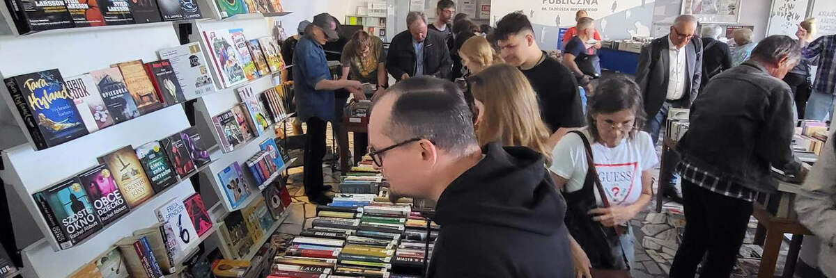Tysiące książek, filmów i winyli za 4 złote. Trwa Giełda Książki Bibliotecznej w Rynku