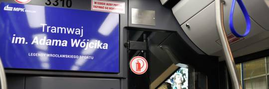 Tramwaj im. Adama Wójcika wyjechał na wrocławskie tory [ZDJĘCIA]