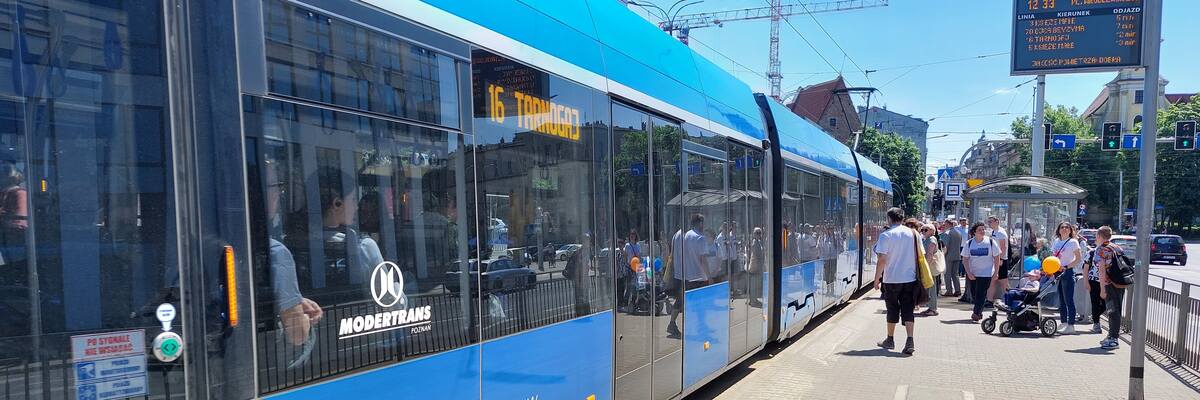 Zmiana rozkładów MPK Wrocław. W wakacje tramwaje i autobusy będą jeździć rzadziej