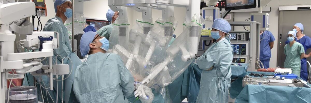 We Wrocławiu ruszyły operacje nowym robotem da Vinci IV generacji [ZDJĘCIA]