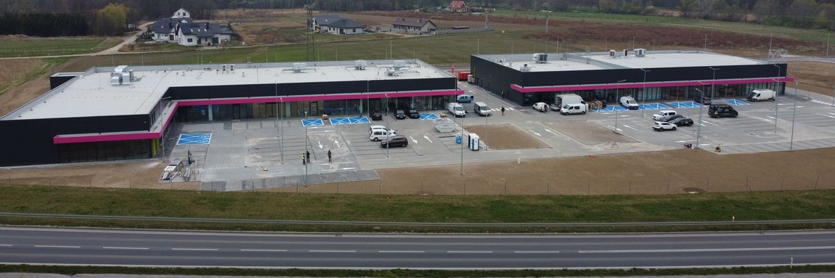 Pod Wrocławiem powstaje nowe centrum handlowe. Otwarcie już w maju [ZDJĘCIA, LISTA SKLEPÓW]