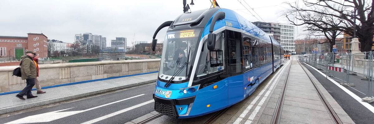 Dużo zmian w MPK w ten weekend. Autobusy ruszają na TAT, nie będzie przystanku "Dolnośląska Szkoła Wyższa"