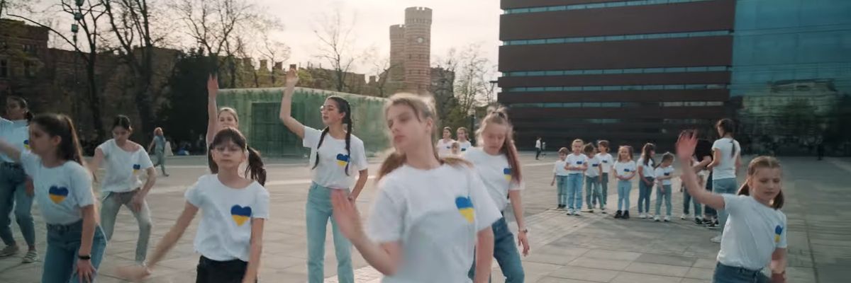 Ukraińskie dzieci zatańczyły we Wrocławiu. To wsparcie dla armii ukraińskiej [ZOBACZ]