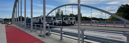 Na mosty Chrobrego wjechało 256 ton. Trwają próby obciążeniowe przed otwarciem [ZDJĘCIA]