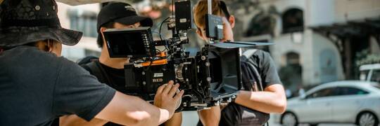 W centrum Wrocławia znów kręcą film. Utrudnienia na dwóch ulicach i placu