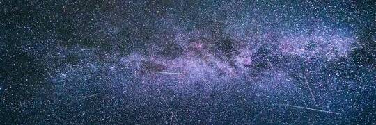 Noc Perseidów 2023. Spadające gwiazdy zobaczymy także we Wrocławiu [JAK OGLĄDAĆ PRESEIDY?]