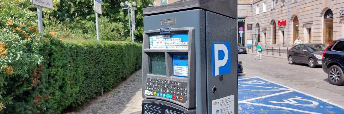 Wrocław: Od czwartku nowa metoda płacenia za parkowanie. Kierowcy już mogą ściągnąć aplikację