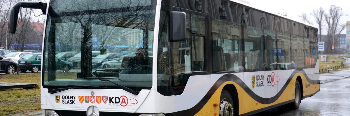 Koleje Dolnośląskie kolejny kierunek obsłużą autobusami