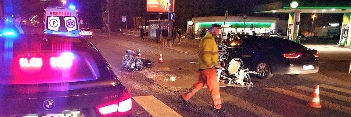 Wrocław: Wypadek na Kromera. Kierowca wjechał w mężczyznę malującego oznakowanie [ZDJĘCIA]
