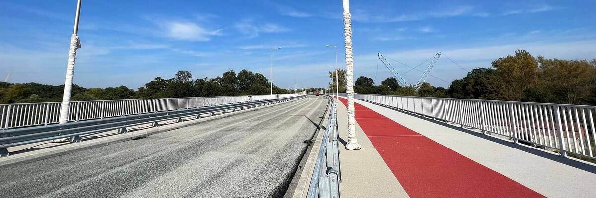 Wrocław: Nowy most Olimpijski z gotową jezdnią [ZDJĘCIA]