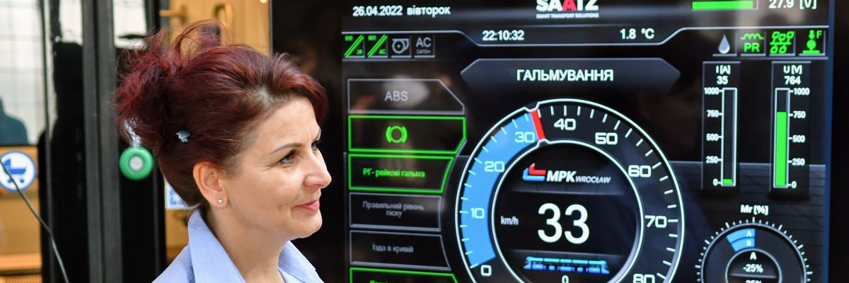 Ukraińcy poprowadzą wrocławskie tramwaje. MPK zainstalowało ukraińskie panele dla motorniczych [ZOBACZ]