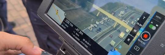 Policyjny dron nad wrocławskimi odcinkami autostrad. To bat na wyprzedzające się ciężarówki [ZDJĘCIA]