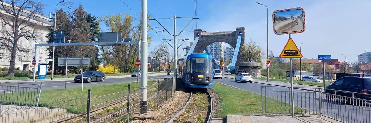 Wrocław: Naprawa torowiska przy moście Grunwaldzkim. Linie 4, 12, 13 i 16 pojadą objazdami [SZCZEGÓŁY]