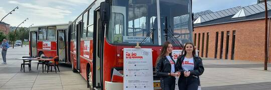 Wrocław uruchamia mobilny punkt wyborczy. Zabytkowy Ikarus odwiedzi różne zakątki miasta [ZDJĘCIA]