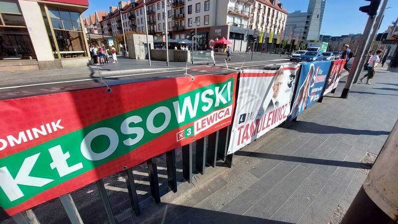 Komitety mają 30 dni na zdjęcie banerów i plakatów z infrastruktury miasta / fot. Bartosz Senderek