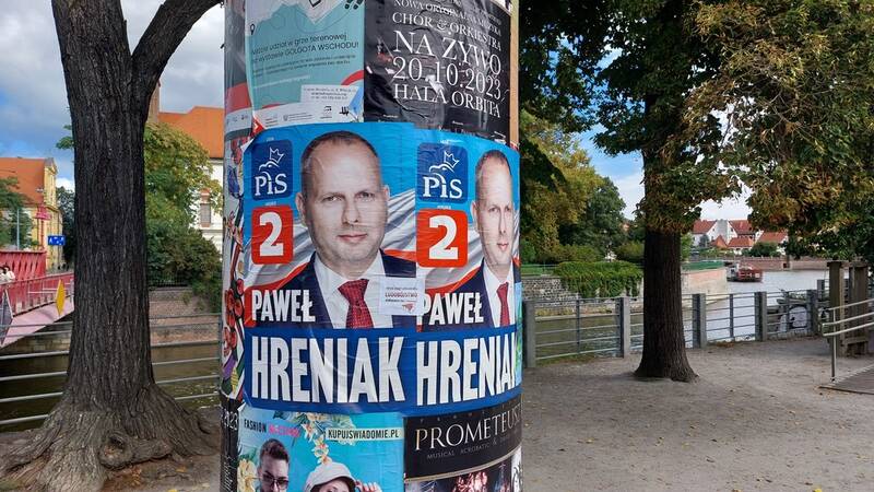Komitety mają 30 dni na zdjęcie banerów i plakatów z infrastruktury miasta / fot. Bartosz Senderek