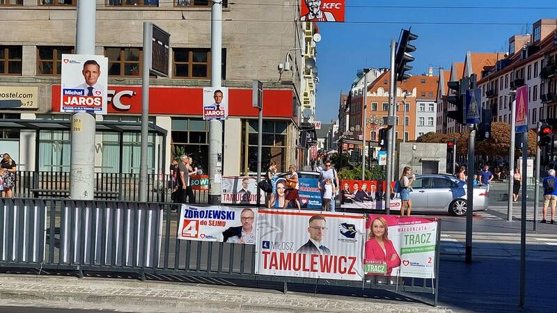 Komitety mają 30 dni na zdjęcie banerów i plakatów z infrastruktury miasta / fot. Bartosz Senderek